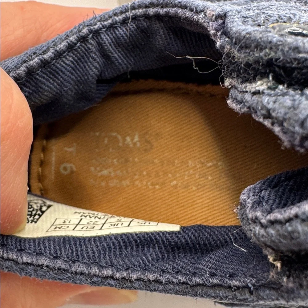 TOMS Tiny TOMS Navy Twill Brogue Sneakers Toddler Size 6 Slip-On Casual Shoes - Picture 11 of 13